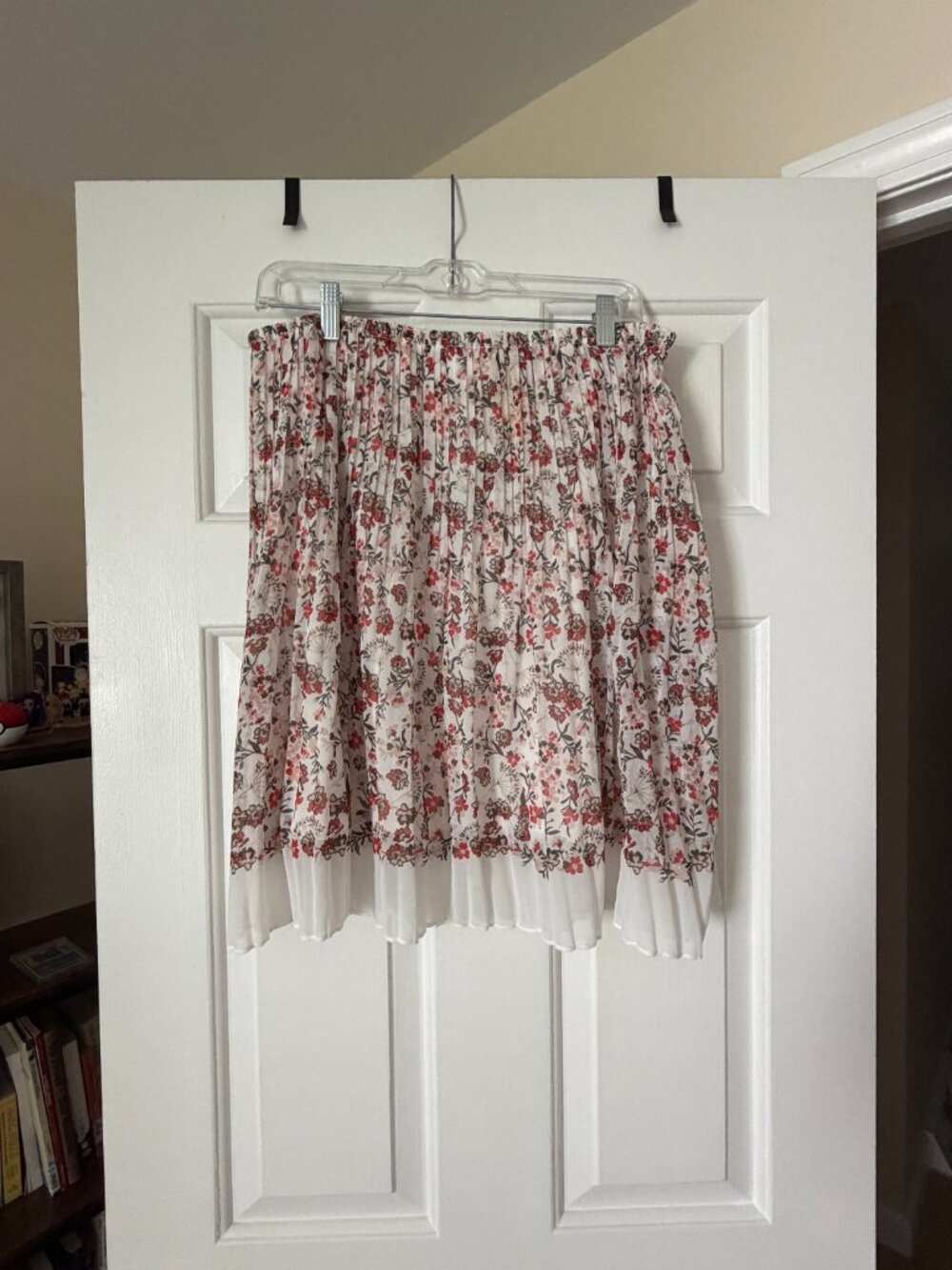 Floral Pattern Pleated Skirt - Picture 2 of 6